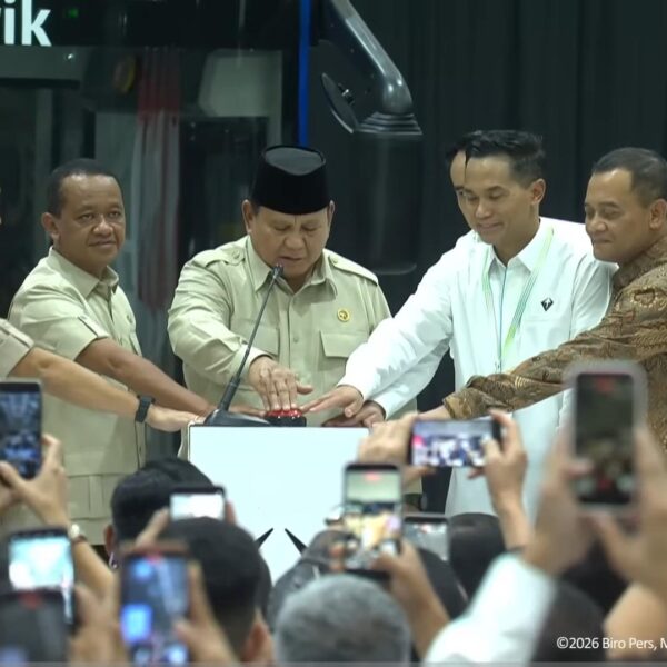 Penuh Gembira dan Bangga, Presiden Prabowo Resmikan Pabrik Kendaraan Listrik di Magelang!