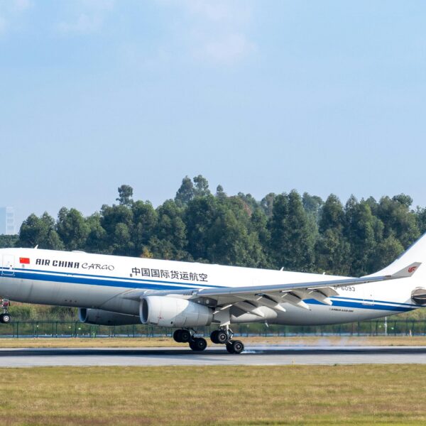 China Tutup Penerbangan Selama 40 Hari: Timbulkan Efek Domino?